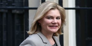 استقالة وزيرة بريطانية بعد رفضها تولي حقيبة وزارية أخرى