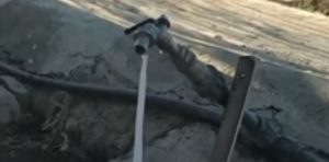تجمد مياه الصنابير في السعودية من شدة البرد ! ( فيديو )