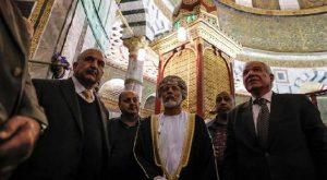 وزير الخارجية العماني يصل المسجد الأقصى في القدس في زيارة نادرة لمسؤول عربي