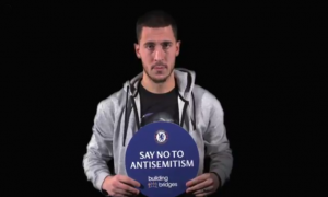 لاعبو تشيلسي يرفعون شعار ” لا لمعاداة السامية ” ( فيديو )