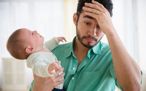 دراسة : تعرض الأب للضغط ينقل عدوى الاكتئاب لأطفاله