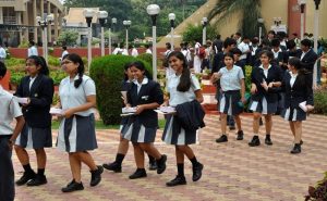 ولاية هندية تحظر على الطلبة ارتداء الأحذية أثناء الامتحانات !