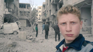 محمد نجم .. مراسل بعمر 15 عاماً ينقل رسالة الغوطة إلى العالم ( فيديو )
