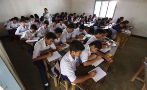 إيقاف الغش بالهند يتسبب بغياب نصف مليون طالب عن الامتحانات !