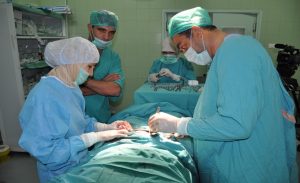 صوروا مريضاً عارياً .. فيديو فاضح لأطباء يهز المغرب