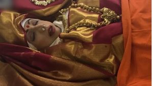 جنازة مهيبة لنجمة بوليوود سرديفي كابور بعد حرق جثمانها ( فيديو )