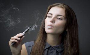 دراسة : السجائر الإلكترونية لا تساعد على ترك التدخين