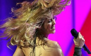 لماذا دفعت المغنية شاكيرا 20 مليون يورو للسلطات الإسبانية ؟