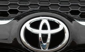 شركة ” تويوتا ” تستدعي أكثر من مليون سيارة بأنحاء العالم
