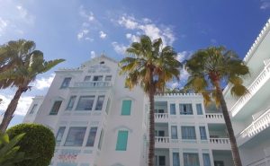 ليونيل ميسي يشتري فندقاً فخماً في جزيرة إيبيزا الإسبانية
