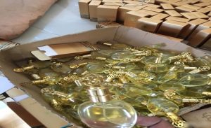 السعودية : ضبط أكثر من مليون عطر مغشوش في مستودع بمكة