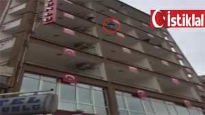 شابة سورية تحاول الانتحار من شرفة أحد الفنادق في تركيا ! ( فيديو )