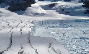 ذوبان صفائح جليدية بحجم ” لندن الكبرى ” أسفل انتاركتيكا