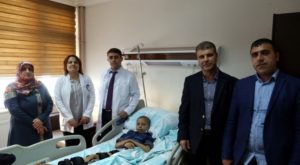 تركيا : ” ركلة ” طفل لصديقه تنقذ حياة الأخير بالصدفة ! ( فيديو )
