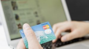كيف تتعرف على المتاجر الإلكترونية المزيفة ؟