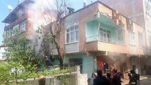 تركيا : حريق يأتي على منزل عائلة سورية بالكامل ( صور )
