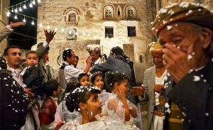 اليمن : مصرع شخصين و إصابة 4 بإطلاق نار في حفل زفاف