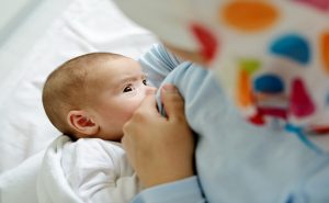 الأمم المتحدة تحث المستشفيات على تشجيع الرضاعة الطبيعية