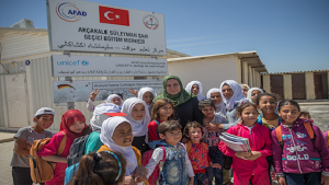أطفال سوريون ولدوا في تركيا يكملون عامهم السادس و يلتحقون بالمدارس ( فيديو )