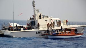 مرسين : إنقاذ سوريين تعطلت سفينتهم في عرض البحر خلال محاولتهم الوصول إلى أوروبا