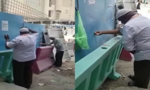 السعودية : شخصان يتوضآن بـ “ الهواء ” عند الحرم المكي ( فيديو )