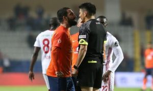 إيقاف اللاعب التركي أردا توران 16 مباراة بعد اعتدائه على حكم