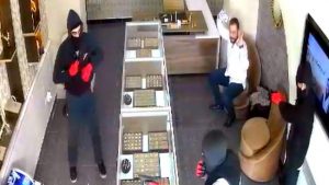 تركيا : القبض على عصابة مسلحة سطت على محل مجوهرات في غازي عنتاب ( فيديو )