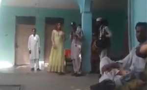 رصاصة طائشة تقتل راقصة في حفل زفاف بباكستان ( فيديو )