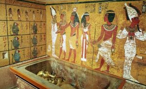 مصر : مقبرة ” توت عنخ آمون ” تفضي بسرها الأخير