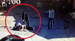 تركيا : جريمة مروعة في وضح النهار .. شرطي متقاعد يقتل زوجين وسط الشارع بدم بارد ( فيديو )