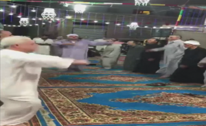 صلاة و رقصات و طقوس غريبة في أحد مساجد مصر ( فيديو )