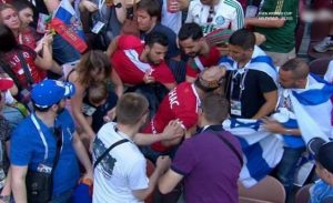 مشجعون مغاربة يمنعون رفع العلم الإسرائيلي في مدرجات مونديال روسيا ( فيديو )