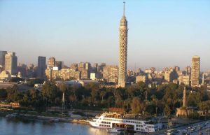 طالب مصري يلقي بنفسه من برج القاهرة أمام أعين المارة