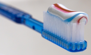 دراسة : مادة الـ ” تريكلوسان ” في معجون الأسنان تسبب السرطان
