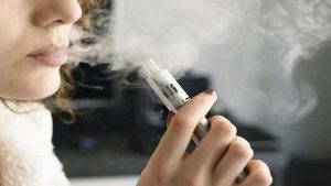 خبراء : السجائر الإلكترونية تهديد حقيقي لصحة الأطفال و المراهقين