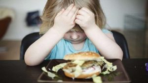 دراسة : حساسية الطعام لدى الأطفال قد ترتبط بالتوحد