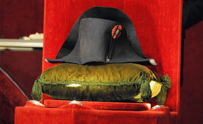 فرنسا : طرح قبعة نابليون بونابرت في معركة ” ووترلو ” للبيع