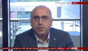 رامي عبد الرحمن يكشف تفاصيل الغارة الإسرائيلية التي استهدفت مستودعاً لإيران و حزب الله بالقرب من مطار دمشق الدولي ( فيديو )