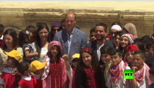 الأمير وليام يشهد عرضاً لأطفال سوريين في الأردن ( فيديو )