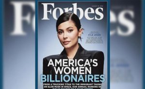كايلي جينر تطيح بمؤسس ” فيسبوك ” بعد حصولها على لقب أصغر مليارديرة في أمريكا ( فيديو )