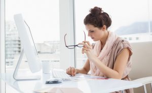 دراسة : النساء اللاتي يعملن 46 ساعة أسبوعياً أكثر عرضة للإصابة بهذا المرض