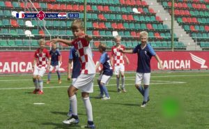 أطفال يحاكون المباراة النهائية بين فرنسا و كرواتيا ( فيديو )