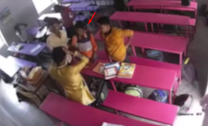 في الهند .. تلميذ يقتل زميله ثم ينتحر ! ( فيديو )