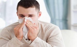 العلم يفسر سبب سرعة شفاء الرجال من الإنفلونزا