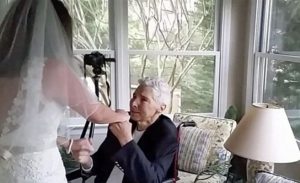 أمريكي يحضر زفاف ابنته بعد 3 سنوات من وفاته ! ( فيديو )