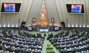 مناقشات ساخنة في البرلمان الإيراني بعد اقتراح ترامب لقاء قيادات إيرانية دون شروط مسبقة