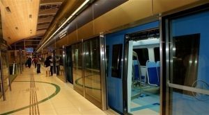 الإمارات : مقيمة آسيوية تدفع زوجها لارتداء عباءة و نقاب في مترو دبي !