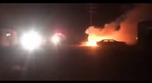 السعودية : مسؤول يفاجئ سيدة تم إحراق سيارتها بهدية ! ( فيديو )