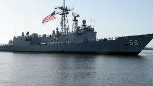 البحرية الأمريكية تقول إنها ستحمي التجارة بعد تهديد إيران بإغلاق مضيق هرمز