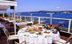 مبلغ خيالي صرفه السياح في مطاعم تركيا خلال 6 أشهر